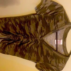 Camo shirt xs